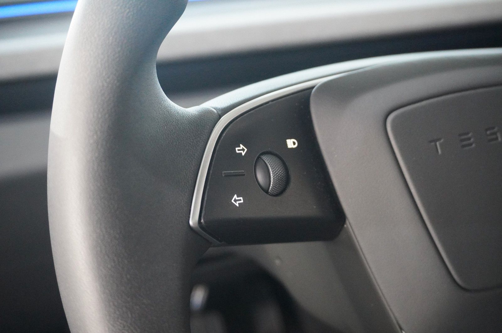 Fahrzeugabbildung Tesla Model 3 Standard Range RWD  NAVI/KAMERA/SH/PILOT