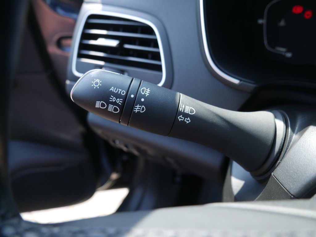 Fahrzeugabbildung Renault Megane Grandtour Intens TCe 140 EDC GPF HUD LED