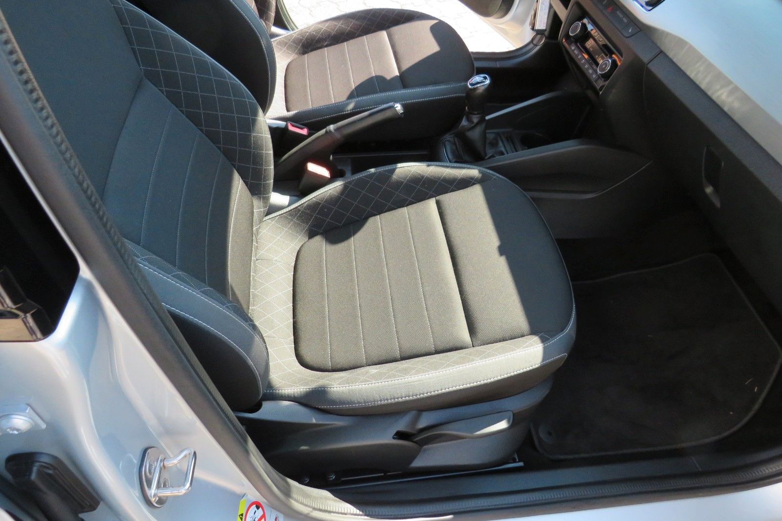 Fahrzeugabbildung SKODA Fabia Combi Ambition PDC NAVI APP SITZH. 1.HD
