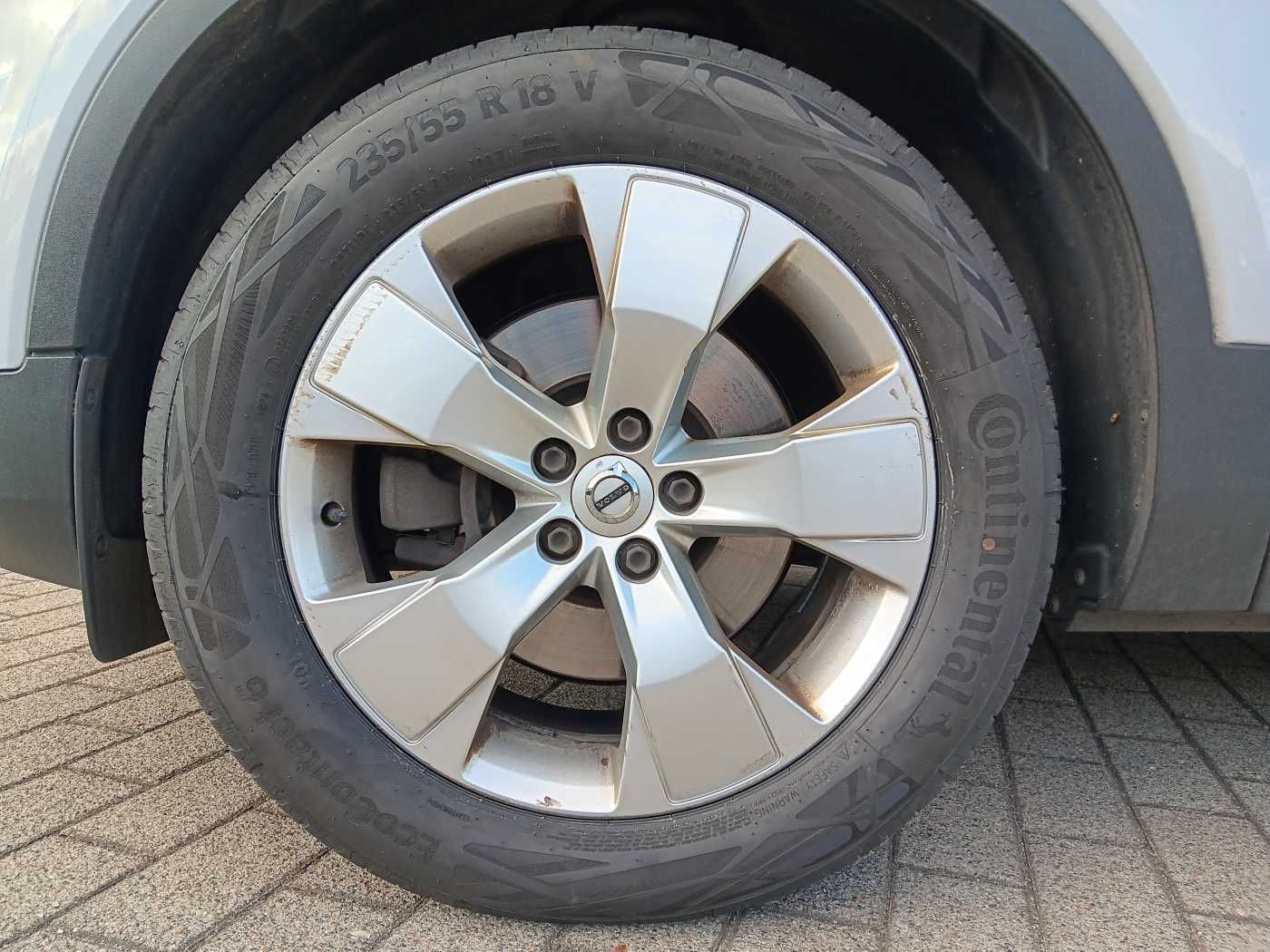 Fahrzeugabbildung Volvo XC40 D4 AWD Aut. Momentum Pro 'Glasdach, AHK'