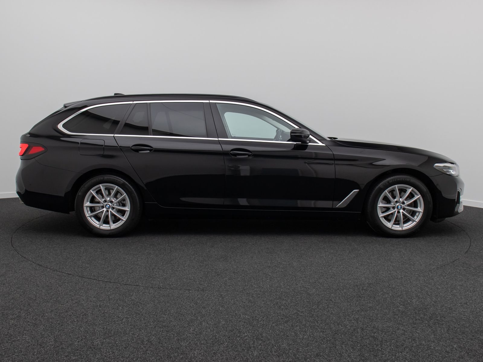 Fahrzeugabbildung BMW 520d xD Alarm Kamera DAB HUD 4xKlima Leder
