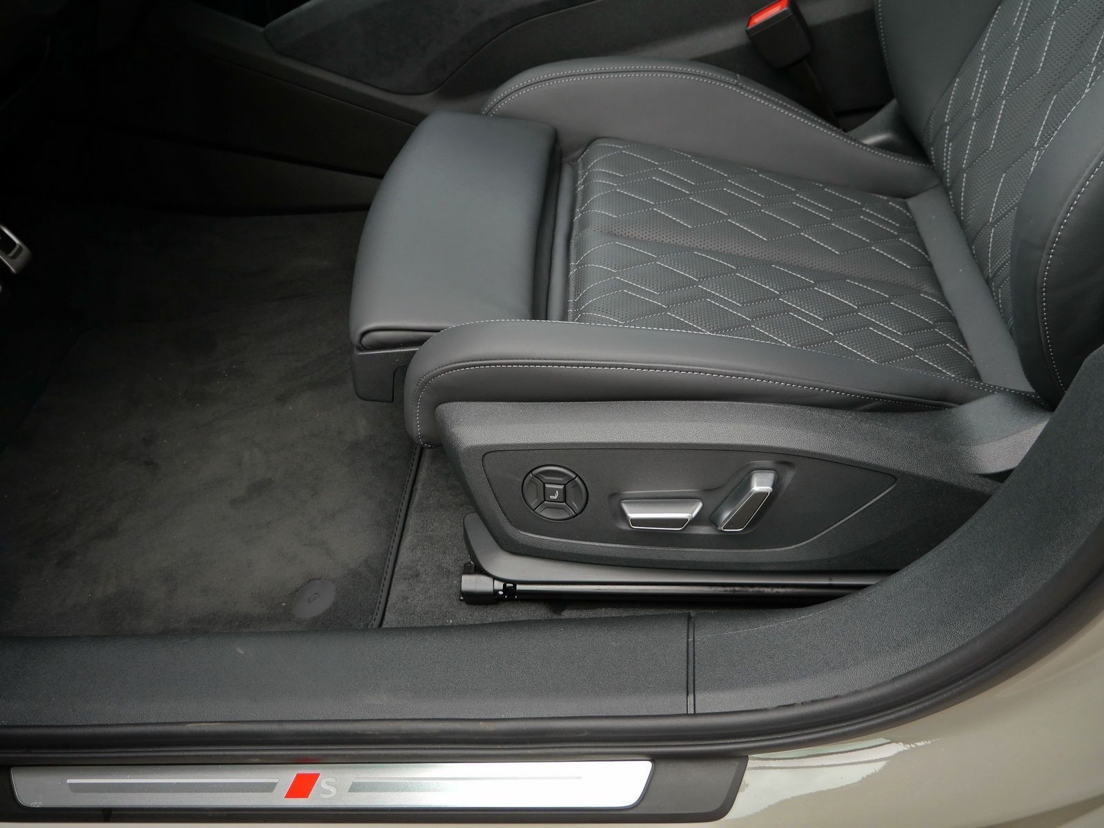 Audi S6 e-tron - Bild 23