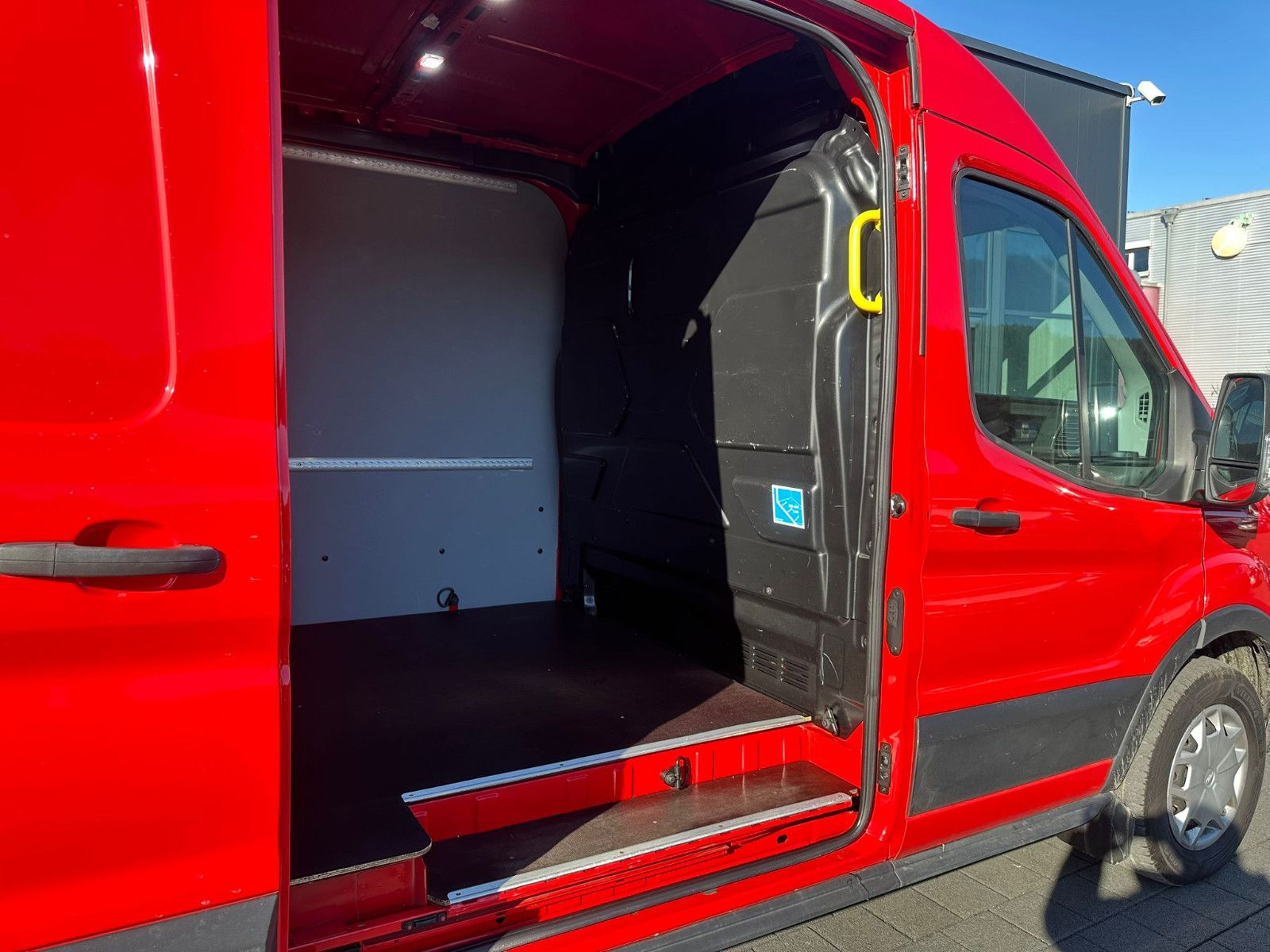 Fahrzeugabbildung Ford Transit 350 L3H2 *KLIMA*3 SITZE*KAMERA*PDC*TEMPO