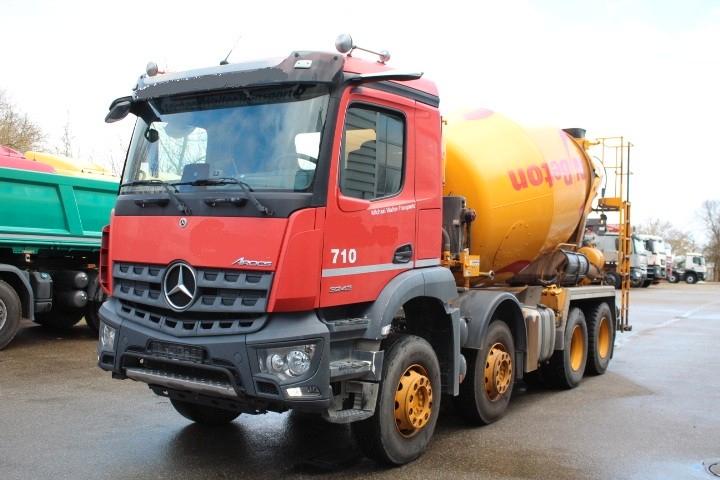 Mercedes-Benz 3243 B 8x4 mit Stetter AM 9 FHC BL