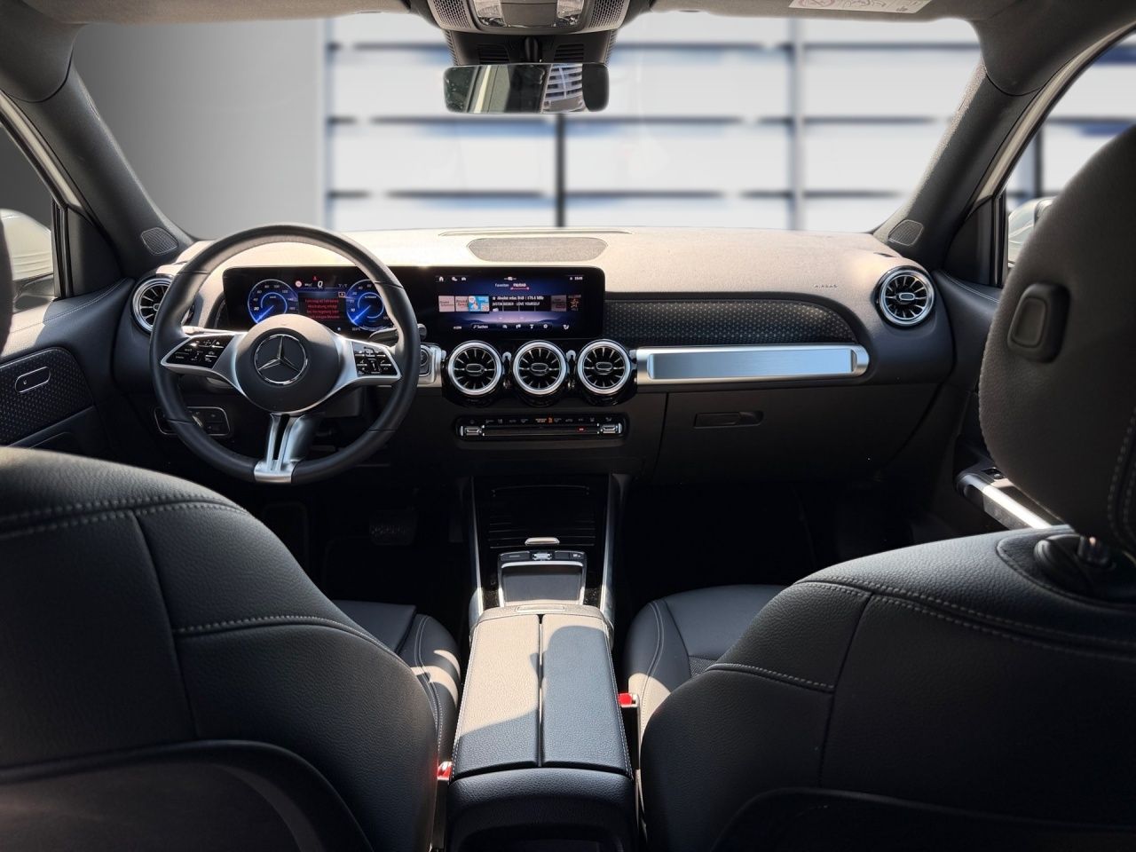 Fahrzeugabbildung Mercedes-Benz EQB 250+ BONUS+DISTRONIC+LENKRADHEIZ+VERKEHRSZEI