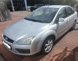 Ford Focus 1,6 Ghia Ghia - Ford Focus aus 2005: Ghia