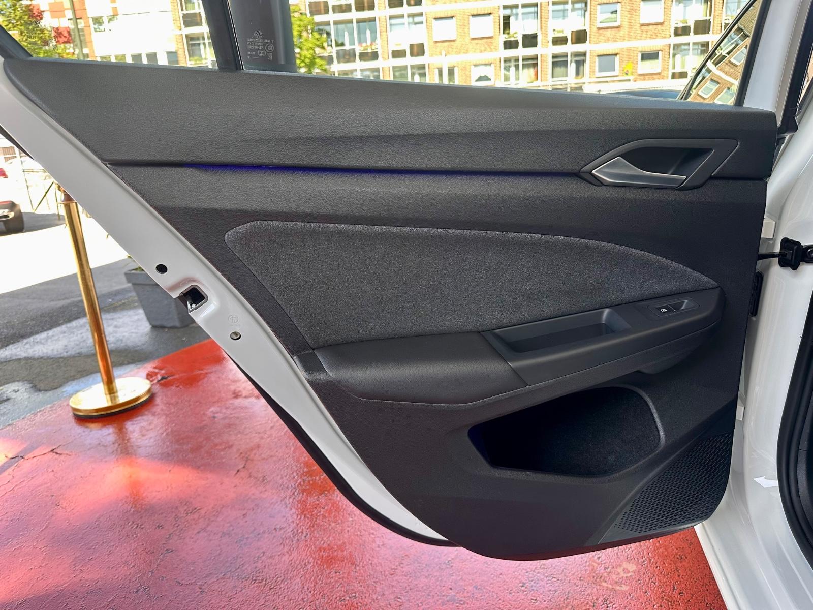 Volkswagen Golf VIII Lim. 1.5 eTSI 110 kW Life LED 1. Hand, миниатюра 24