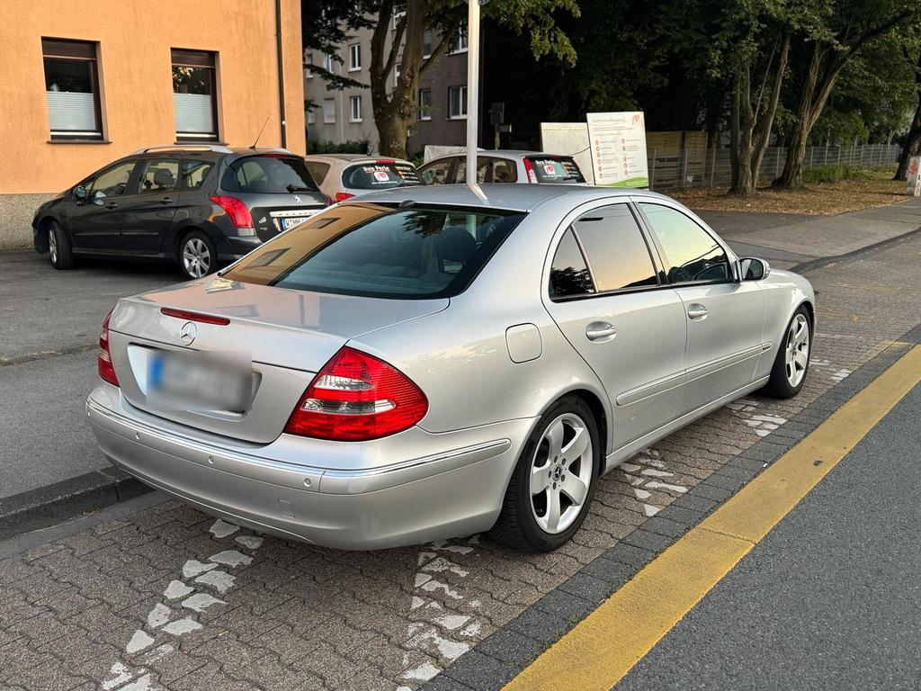 Mercedes-Benz E 320