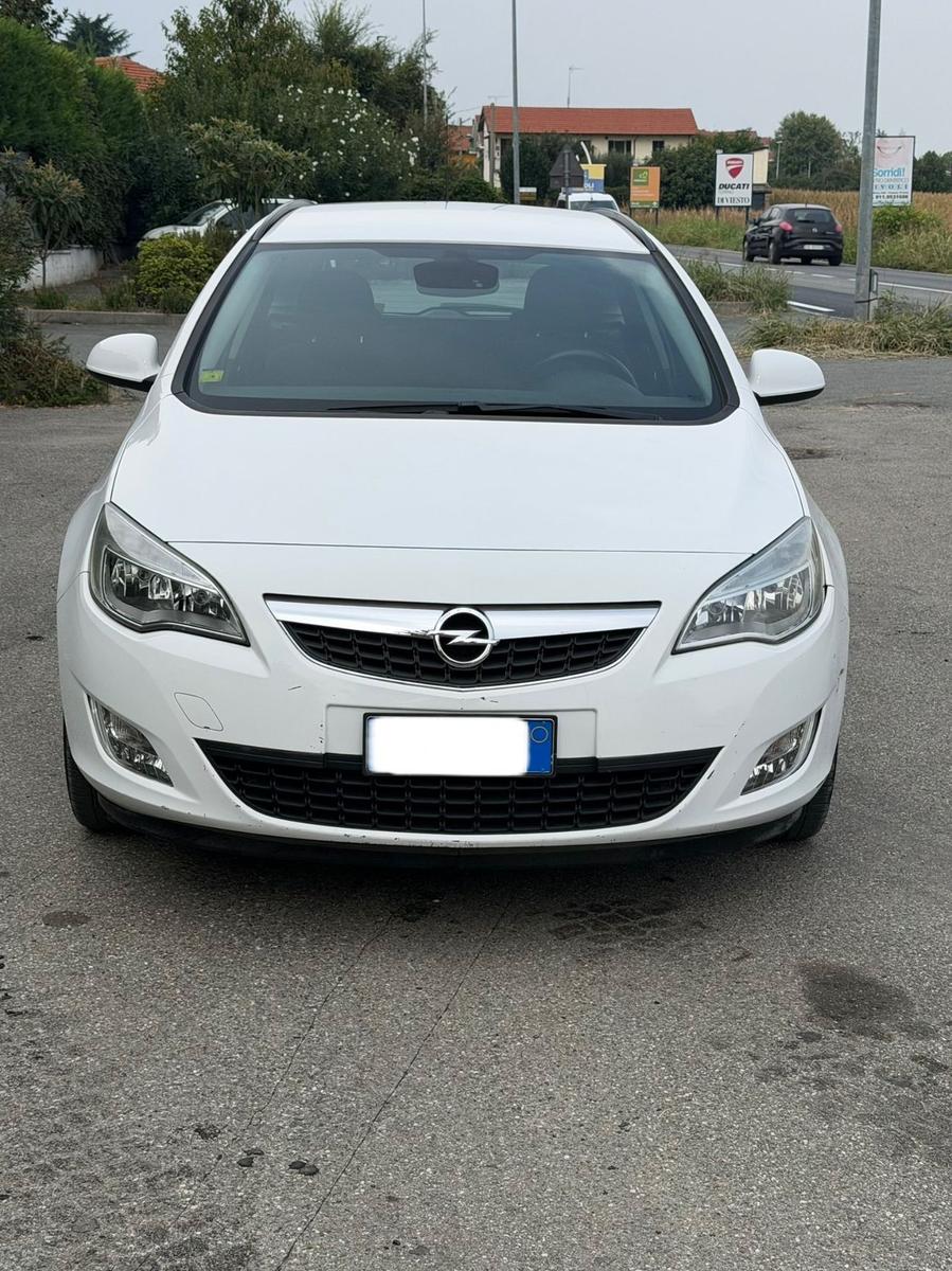 Opel Astra, 2011
