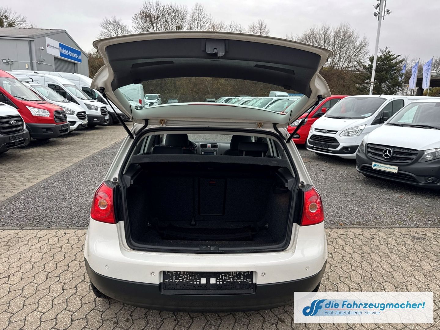 Fahrzeugabbildung Volkswagen Golf V Comfortline *GETRIEBESCHADEN* *EXPORT