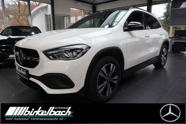 Mercedes-Benz GLA 200 Night Pano LED Memory LHZ Distronic AHK