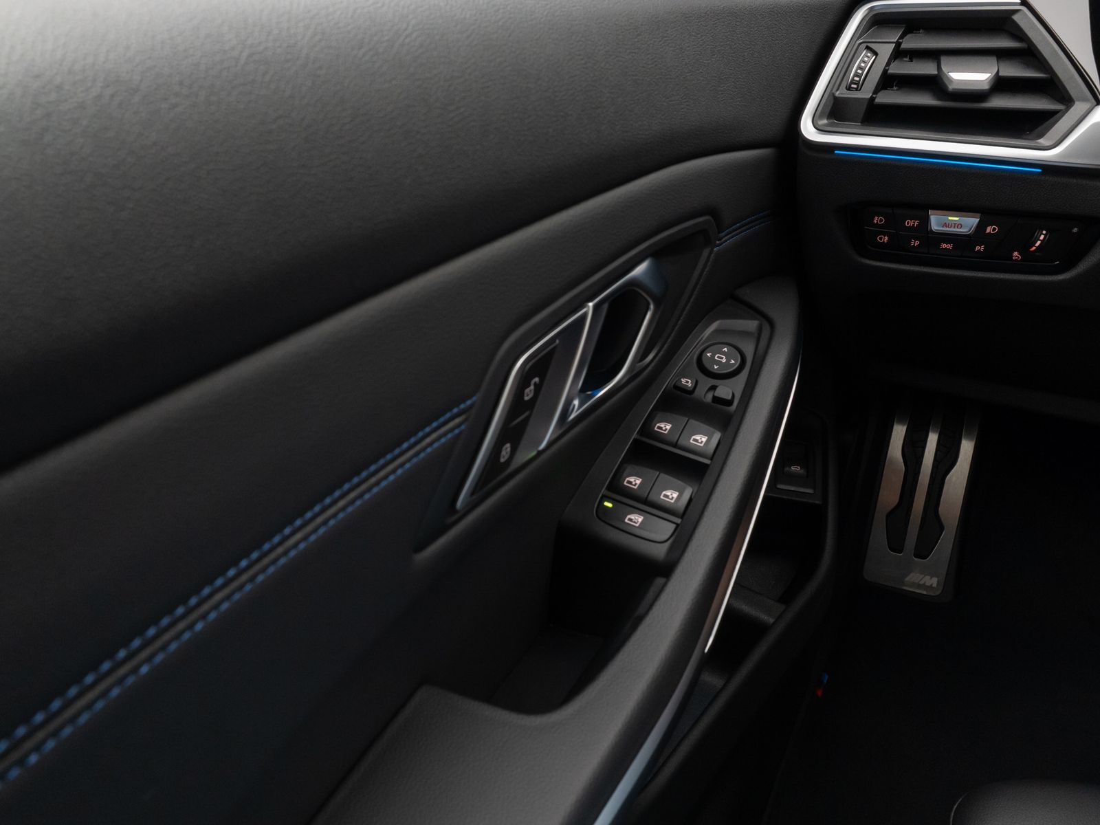Fahrzeugabbildung BMW 330e  M Sport Kamera DAB HiFi DrivAssist 19Zoll