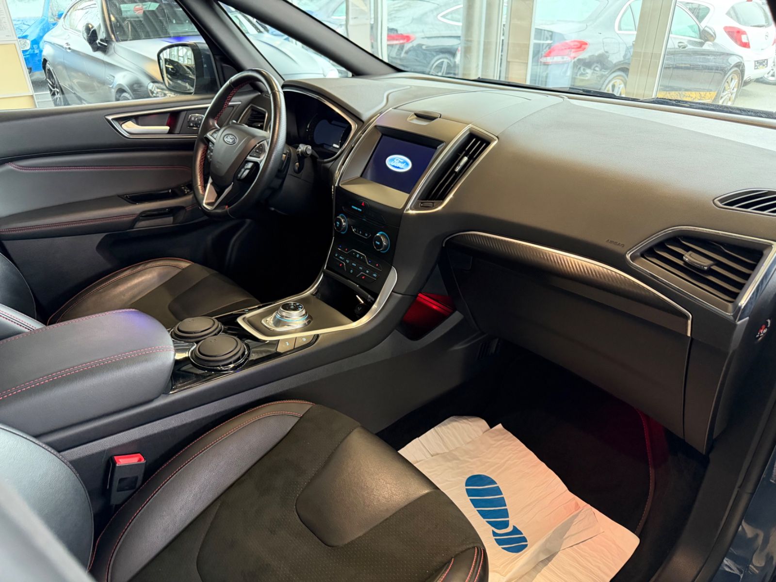 Fahrzeugabbildung Ford S-Max ST-Line *Pano* 7 Sitzer