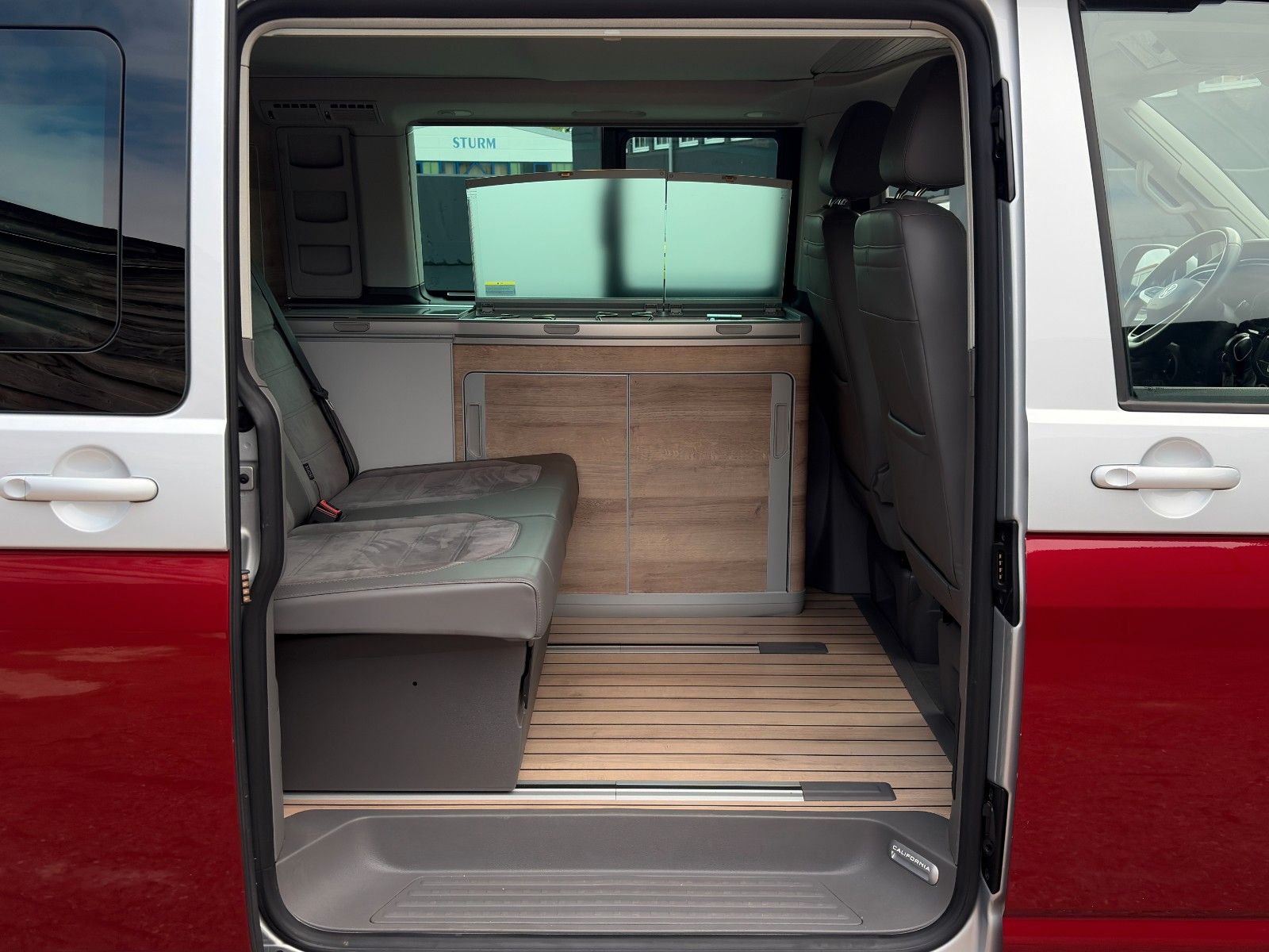 Fahrzeugabbildung Volkswagen T6.1 California Ocean 2.0 TDI Hub Küche Markise