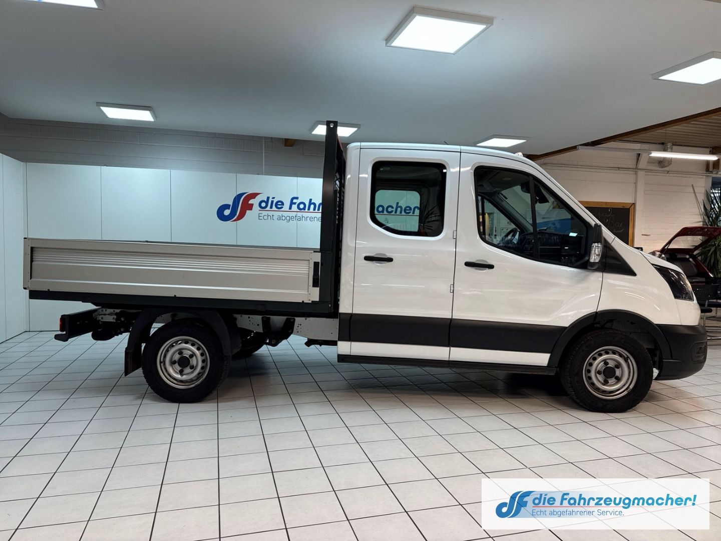 Fahrzeugabbildung Ford Transit Pritsche 350 L2 Doppelkabine Basis AHK D