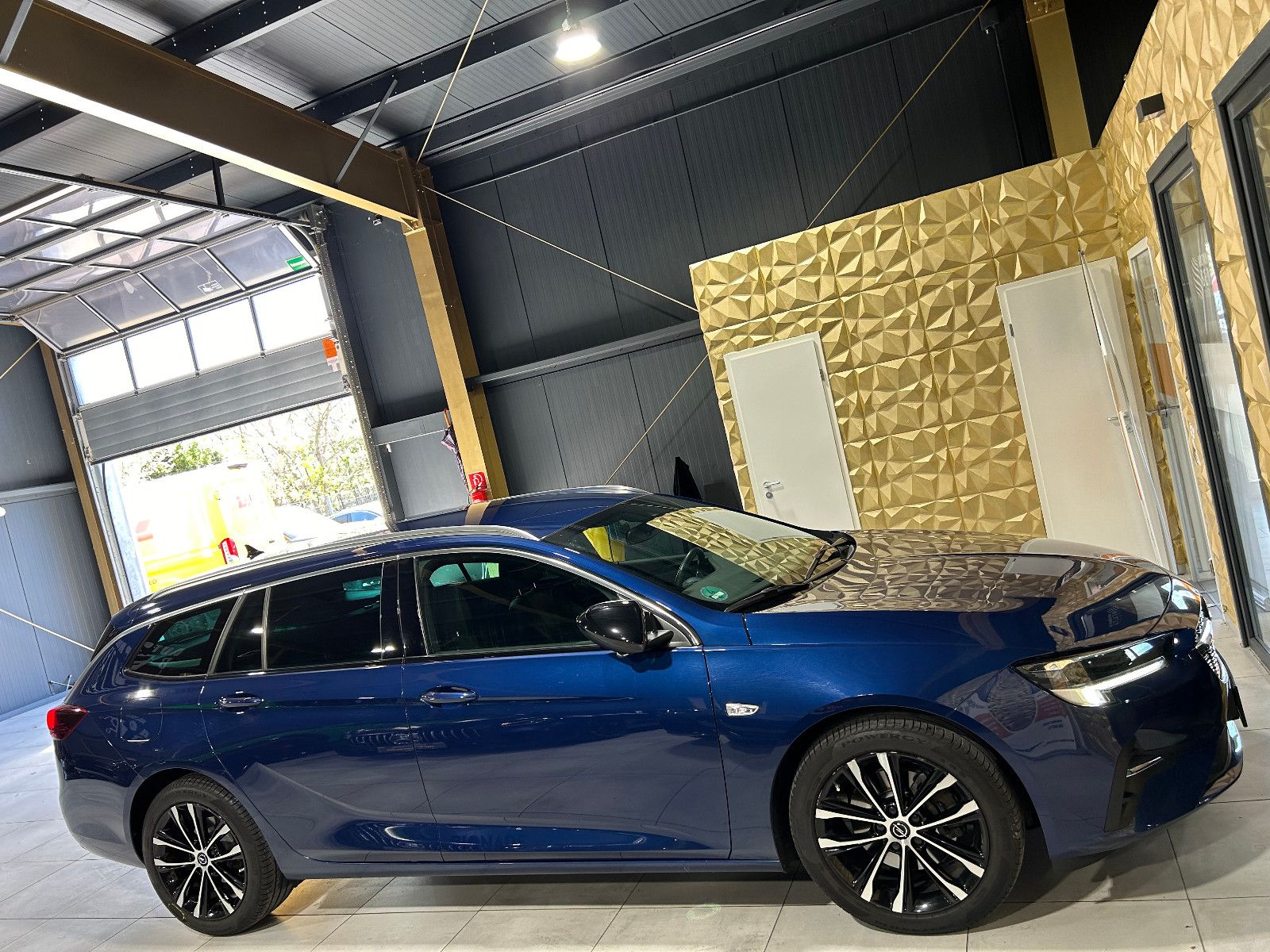 Fahrzeugabbildung Opel Insignia B Sports Tourer Ultimate/8-FACH/APPLE/