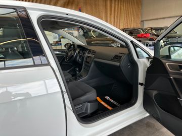 MYAUTOCENTER – Gebraucht- und Jahreswagen mit Werkstattservice in Pfaffenhofen Volkswagen Golf VII *TÜV0228*STHZ*KLIMA*NAV*PDC*BLTH*CD*
