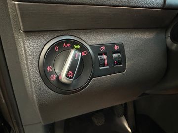 MYAUTOCENTER – Gebraucht- und Jahreswagen mit Werkstattservice in Pfaffenhofen Volkswagen Touran Comfortline *7-Sitzer*Freisprech*Klima*