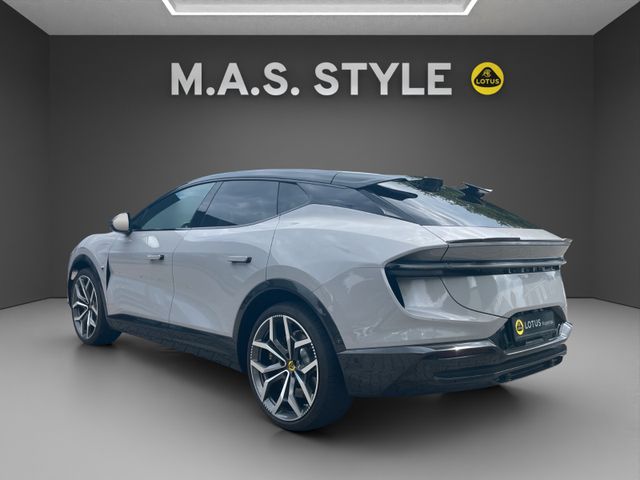Fahrzeugabbildung Lotus Eletre R KEF Voll Carbon Gold innen