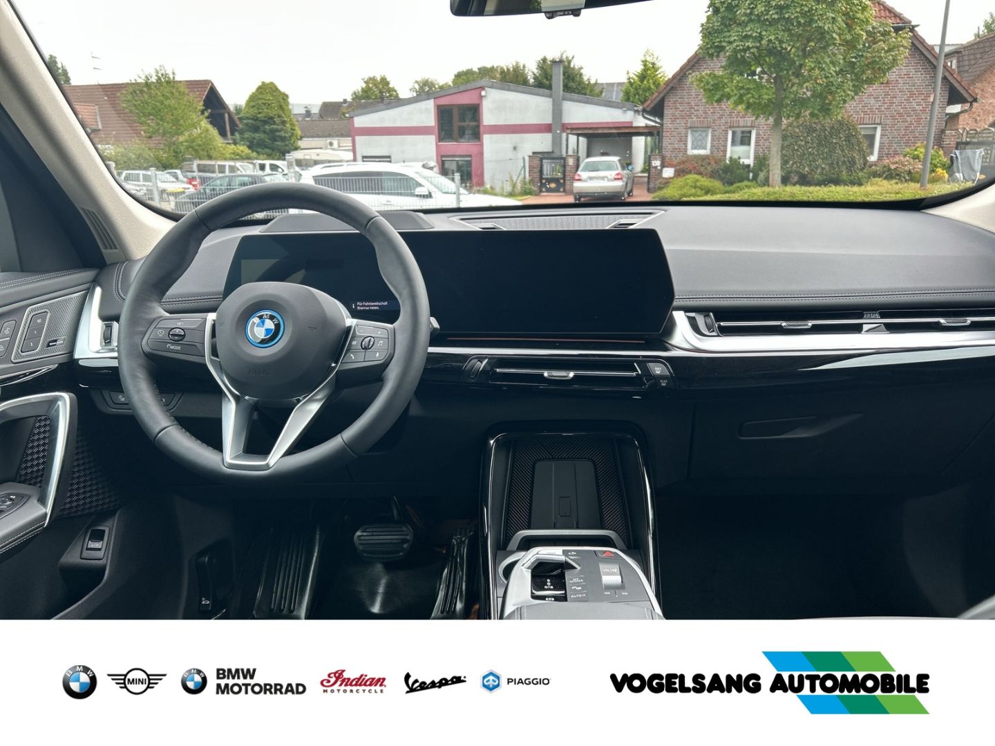 Fahrzeugabbildung BMW iX1 xDrive 30e xLine Park-Assistent HUD AD AHK-k
