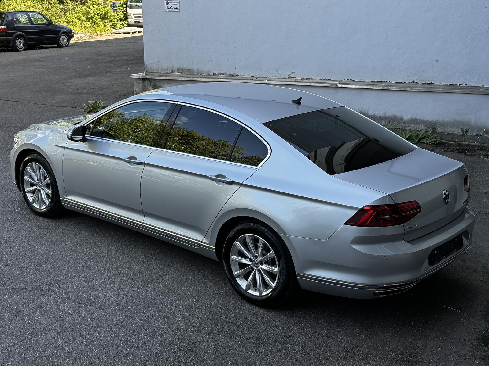 Volkswagen Passat Highline BI-Xenon ACC Kamera Navi Leder
