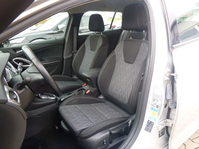 Fahrzeugabbildung Opel Astra K Sports Tourer 1.4 T >AUT/LED/NAVI/PDC