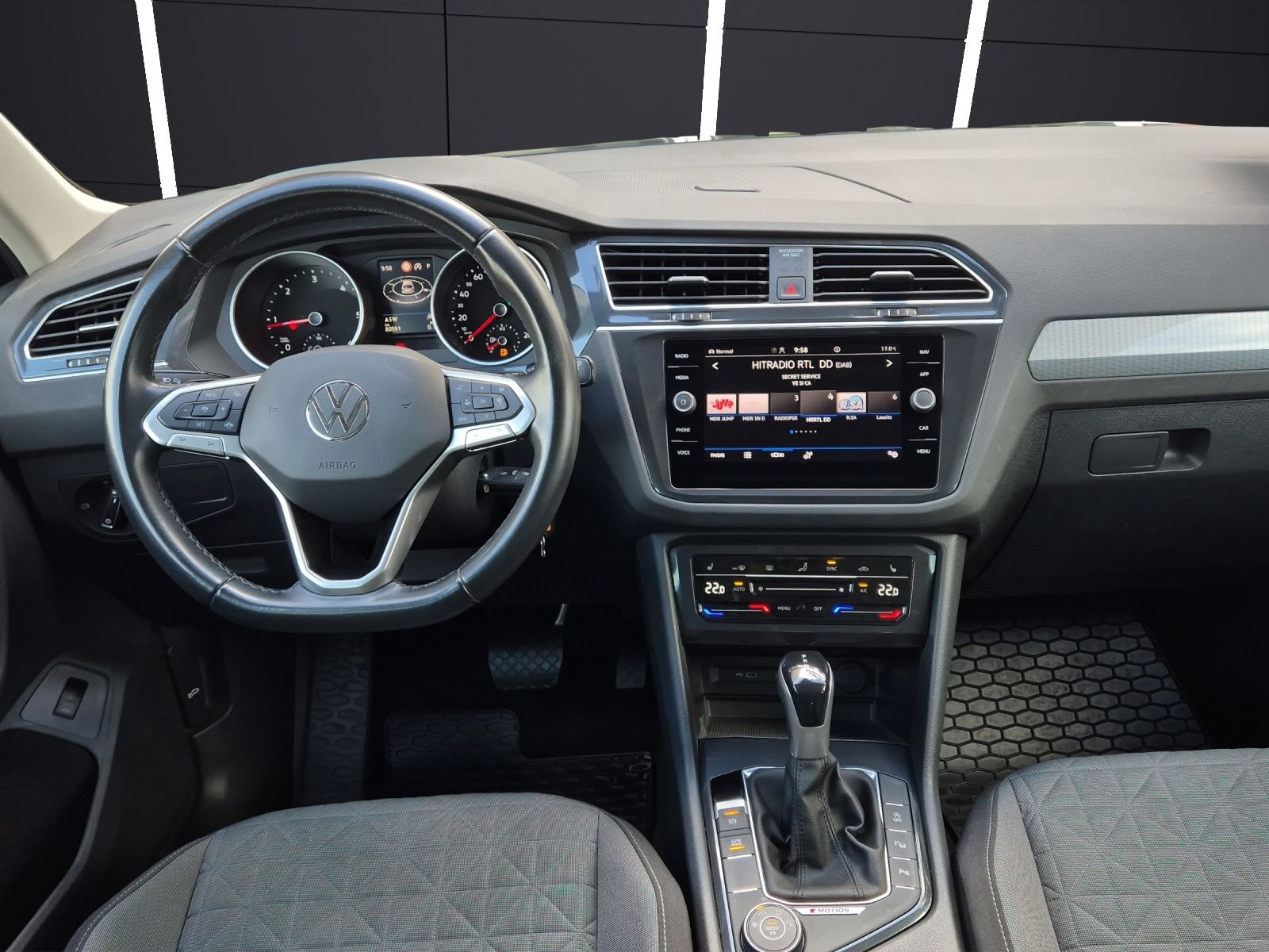 Fahrzeugabbildung Volkswagen Tiguan TDI Life DSG 4M LED AHK Navi ACC SHZ Park