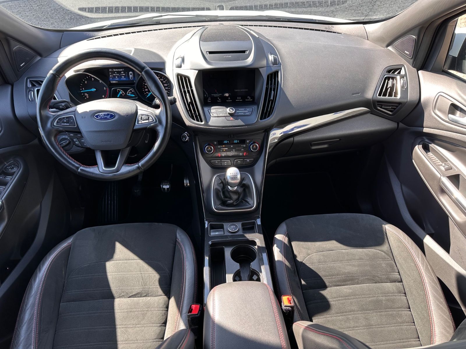 Fahrzeugabbildung Ford Kuga ST-Line 2.0 TDCi AHK/Navi/BiXenon/SHZG