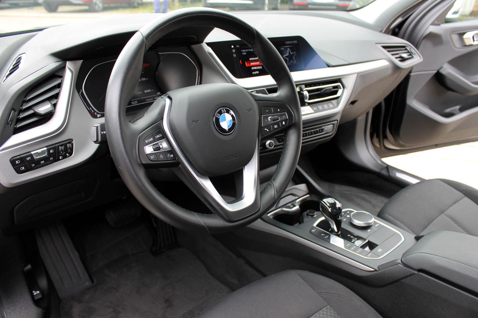 Fahrzeugabbildung BMW 118i Adv. Autom. GRA Navi LED PDC Bluet. Carplay