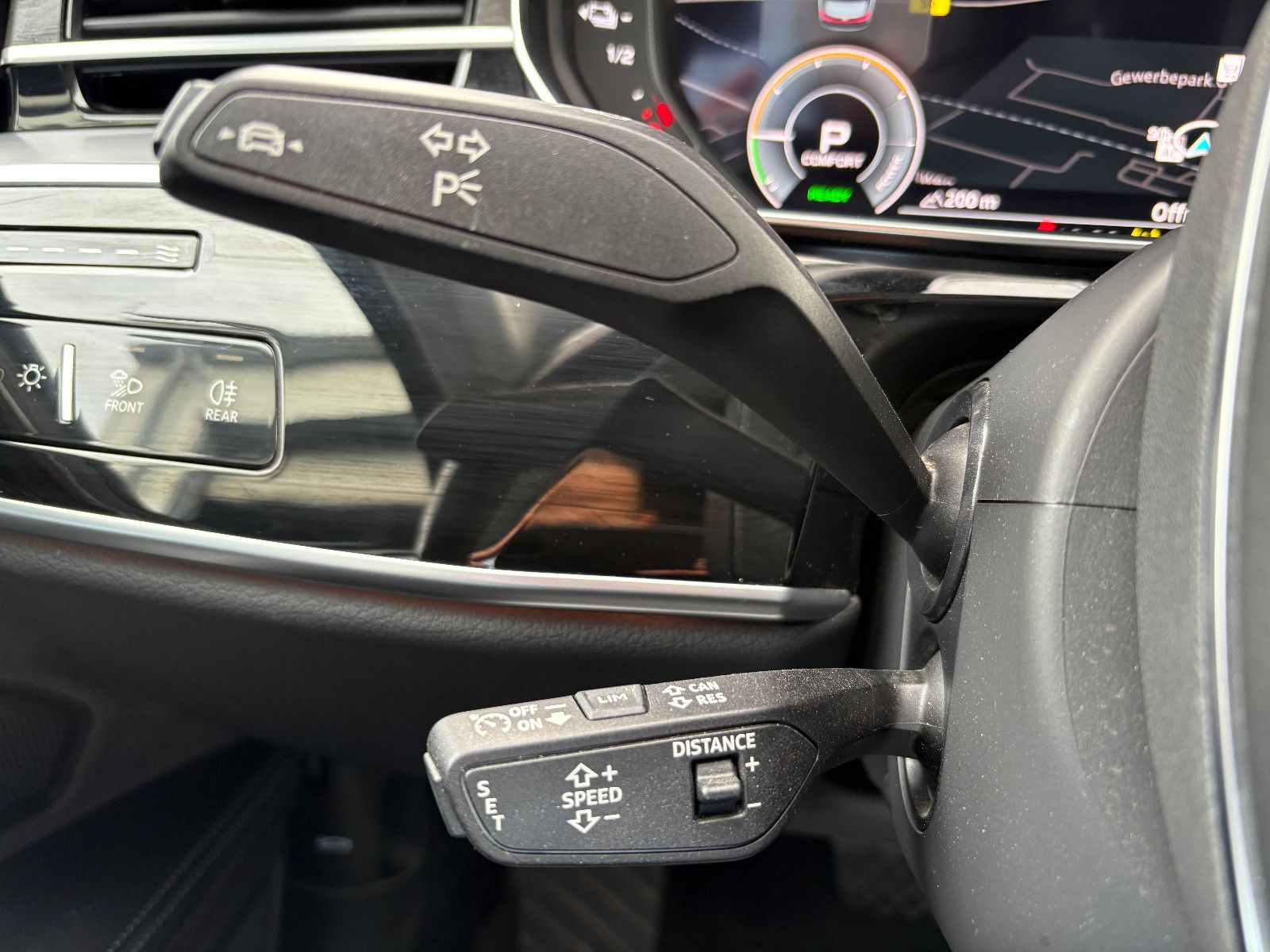 Fahrzeugabbildung Audi A8 60 TFSI e L quattro/Chauffeur-Paket/Fond-TV/