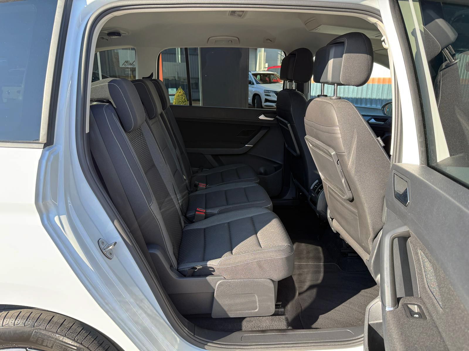 Fahrzeugabbildung Volkswagen Touran 1.5 TSI Active DSG ACC PDC KAM NAVI LED