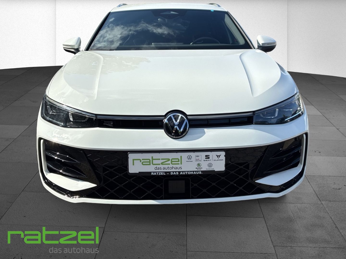 Fahrzeugabbildung Volkswagen Passat Variant R-line 2.0 TDI DSG R-Line Navi Ma
