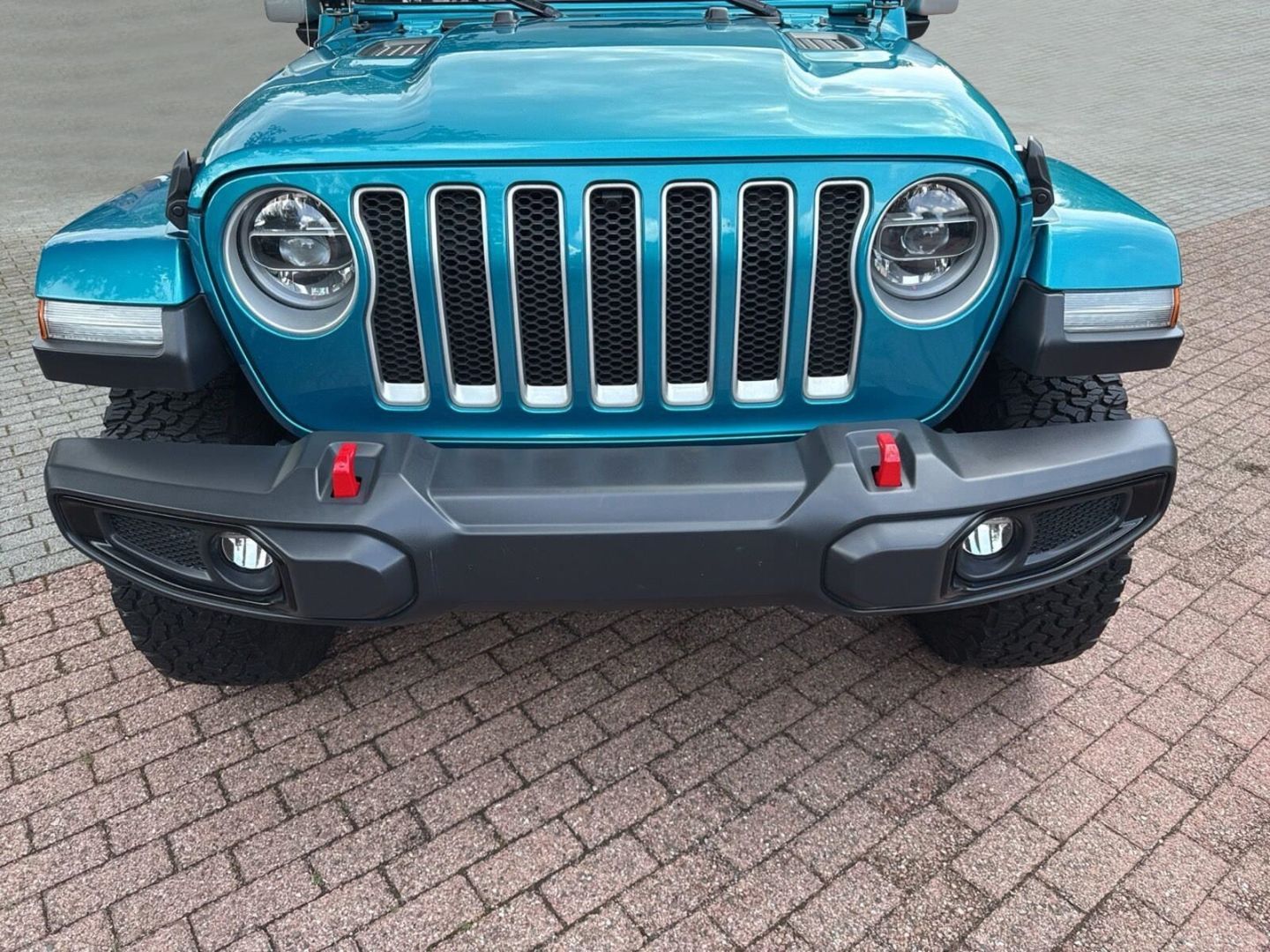 Fahrzeugabbildung Jeep Wrangler Sahara 2.2 CRDi - Umbau - Sky-One-Touch