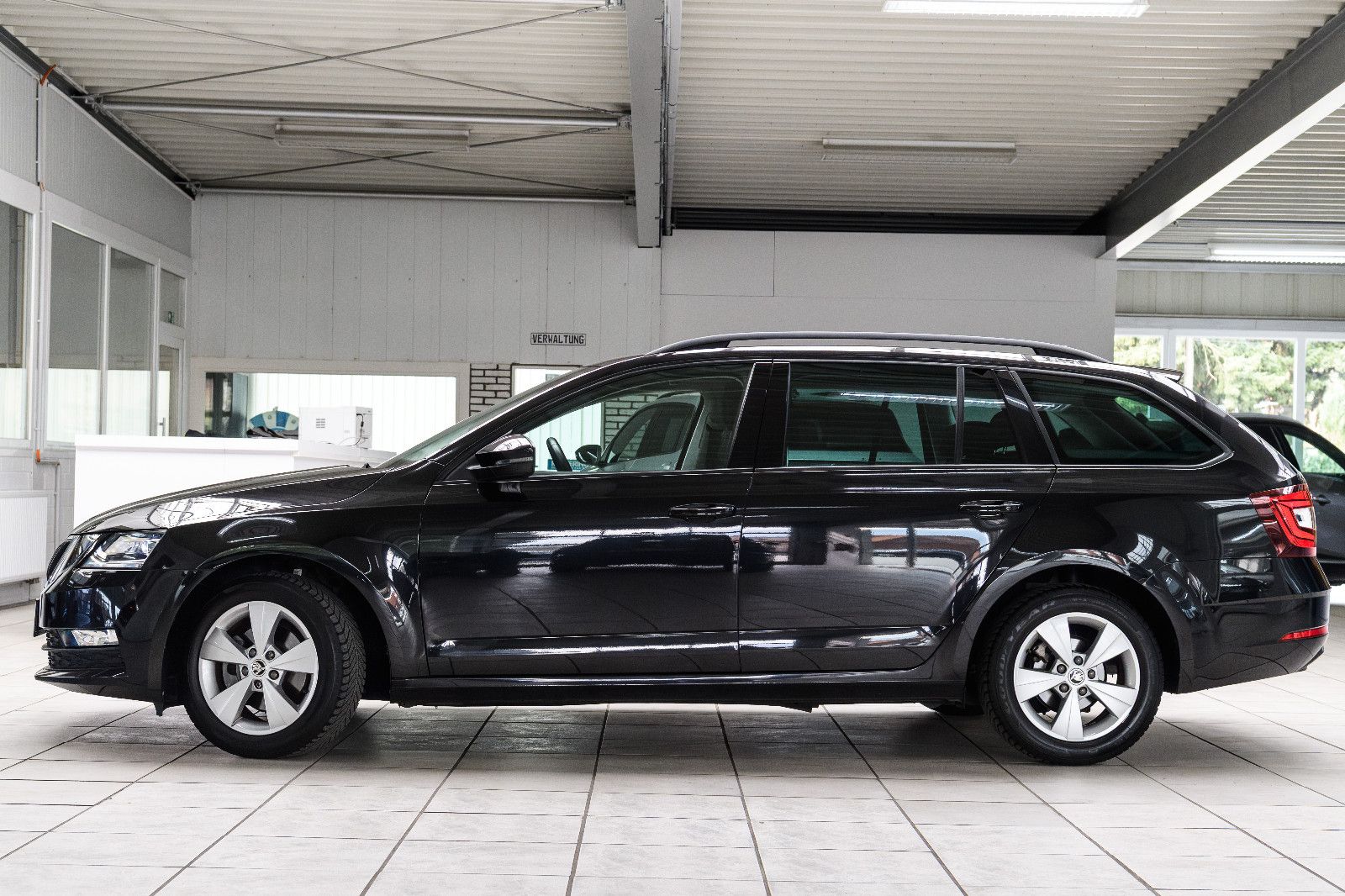 Fahrzeugabbildung SKODA Octavia Combi Tour 1.0 +NAVI+LED+el.Heckkl.+MFL
