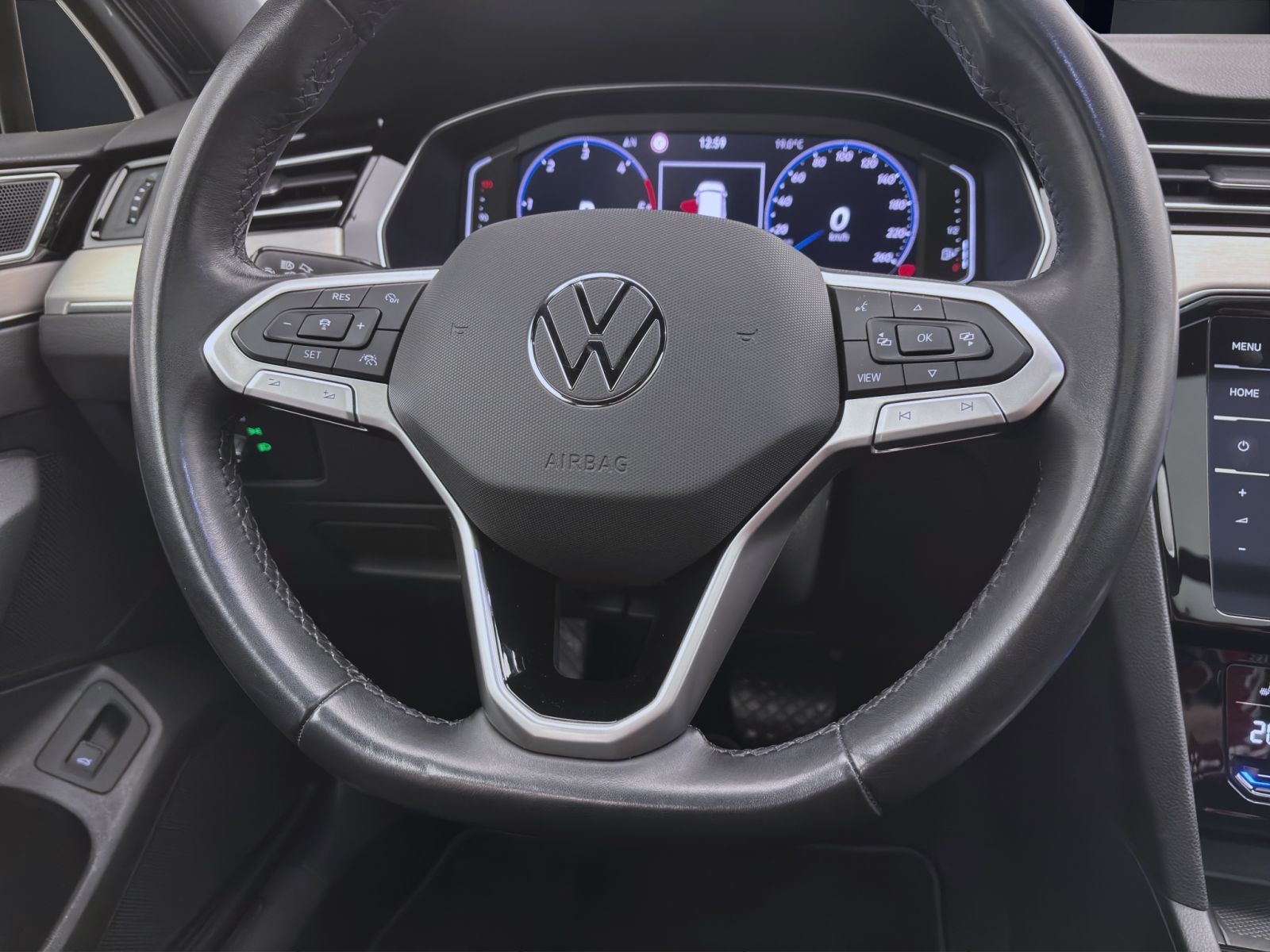 Volkswagen Passat Variant - Bild 12