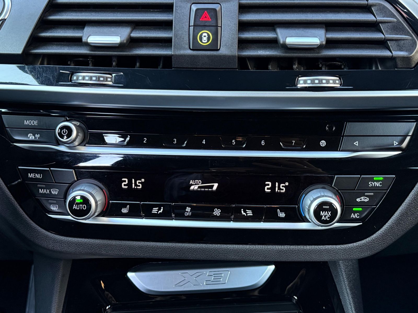 Fahrzeugabbildung BMW X3 xDrive Aut. 20i LED+NAVI+SHZ+LIVE+SPORT+LEDER