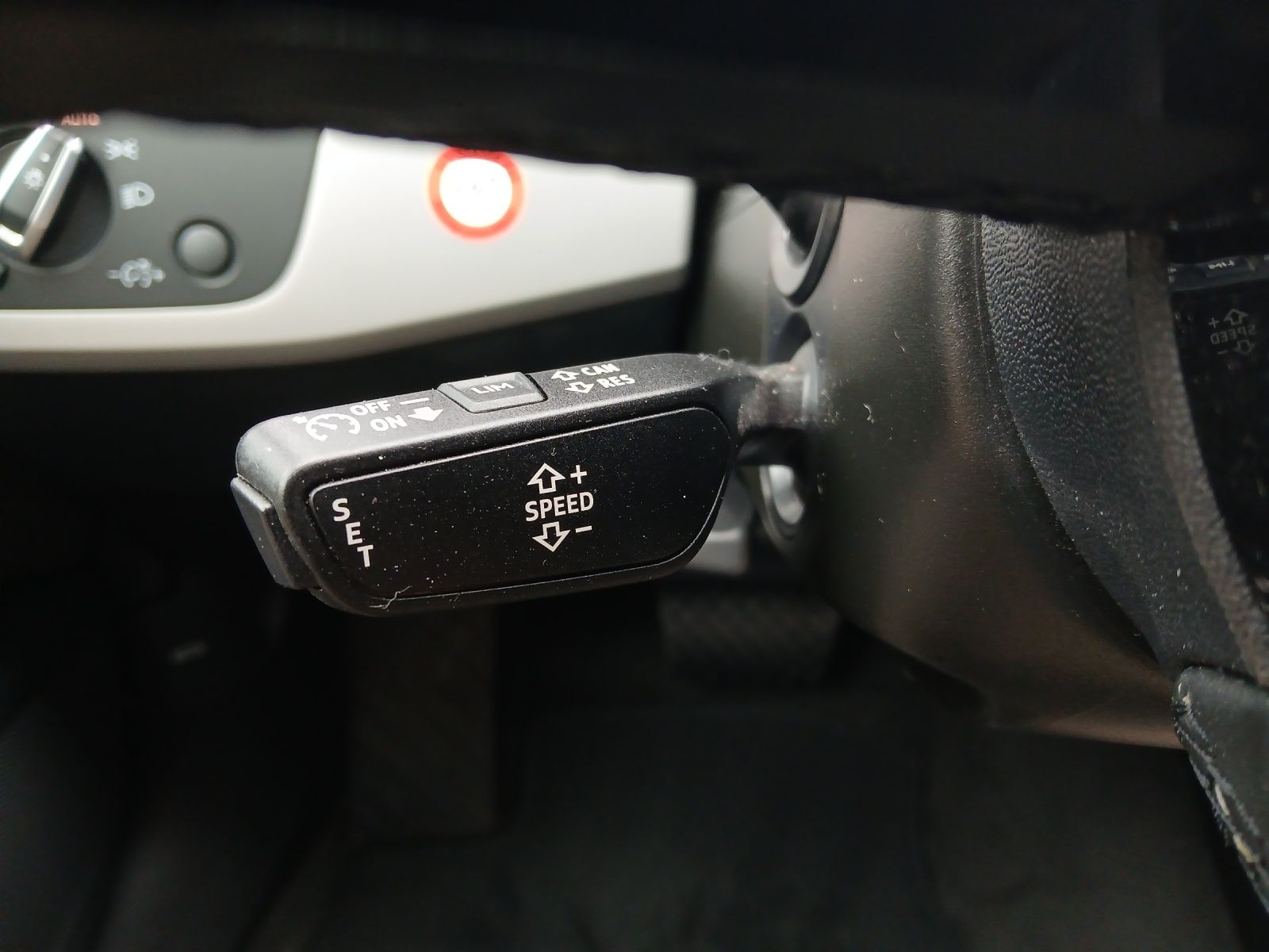 Fahrzeugabbildung Audi A4 Avant 35 TFSI  Navi GRA PDC SH LM