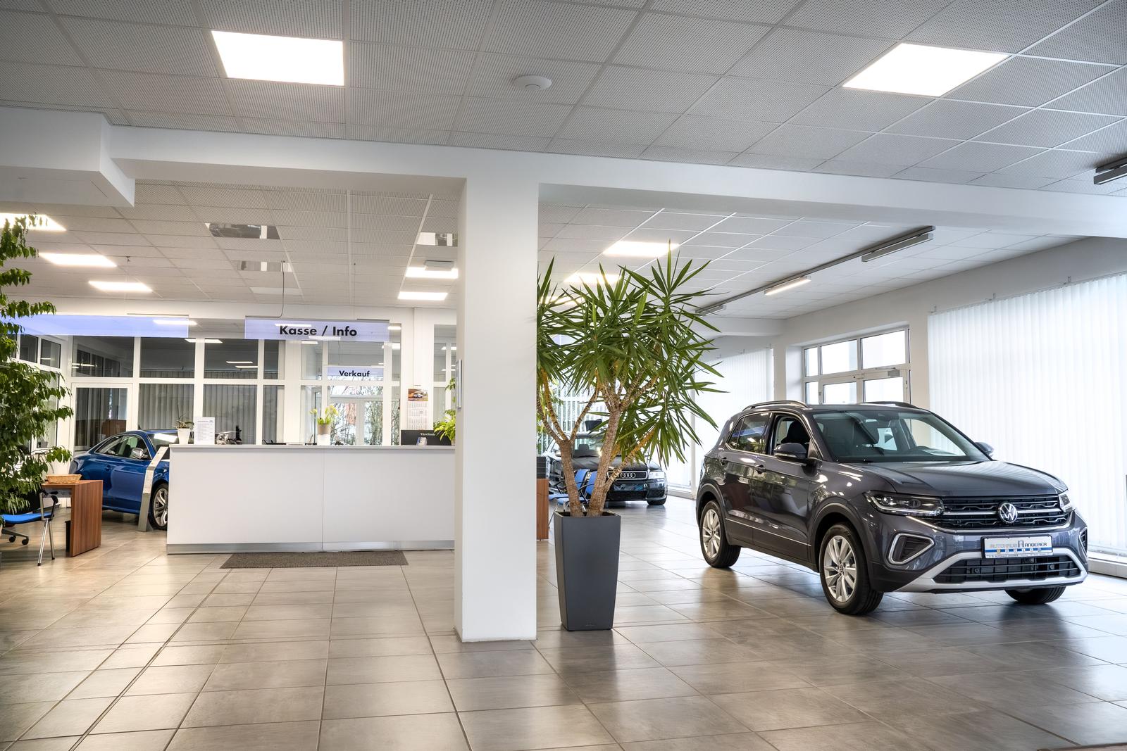 showroom-image-top