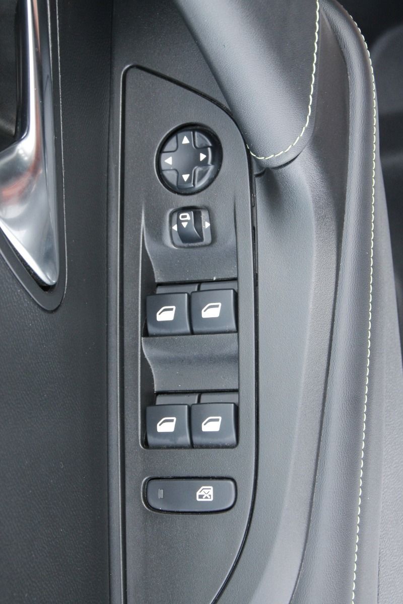 Fahrzeugabbildung Peugeot 2008 e-GT