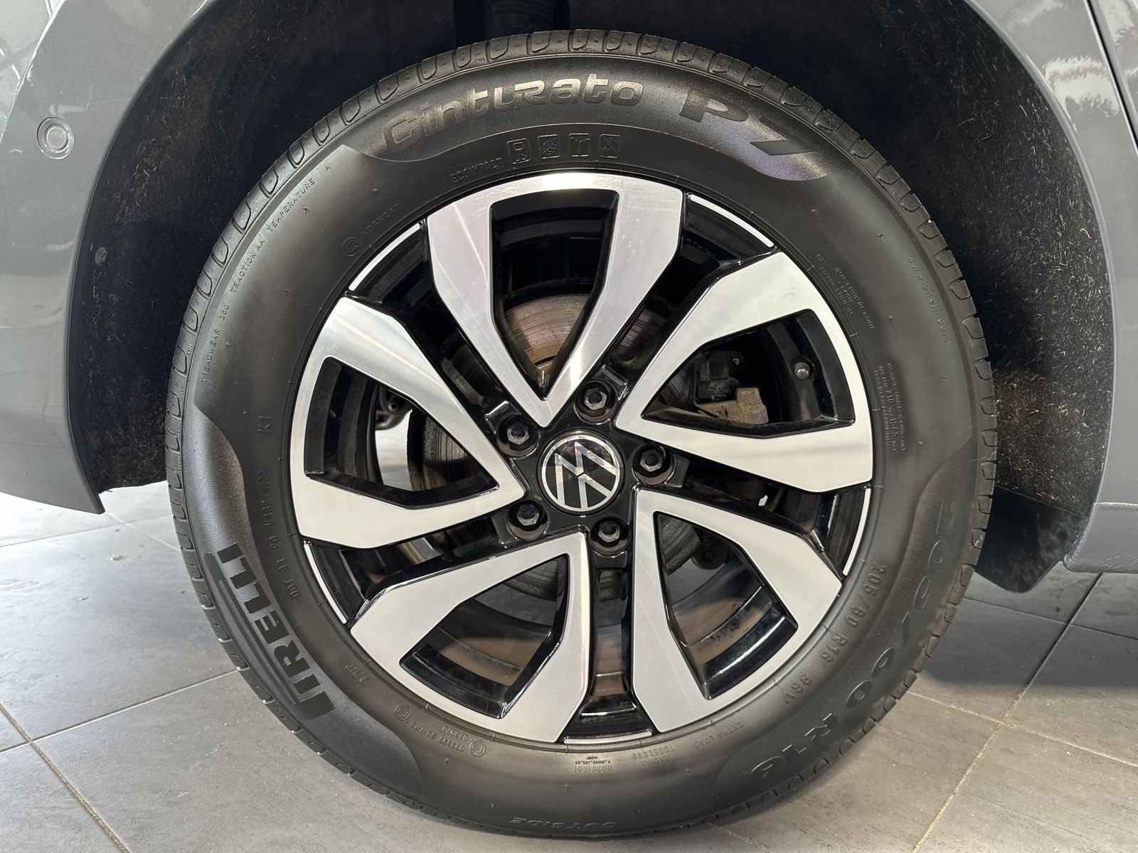 Fahrzeugabbildung Volkswagen Touran 2.0 TDI DSG ACTIVE NAV+LED+AHK+KAMERA+SHZ