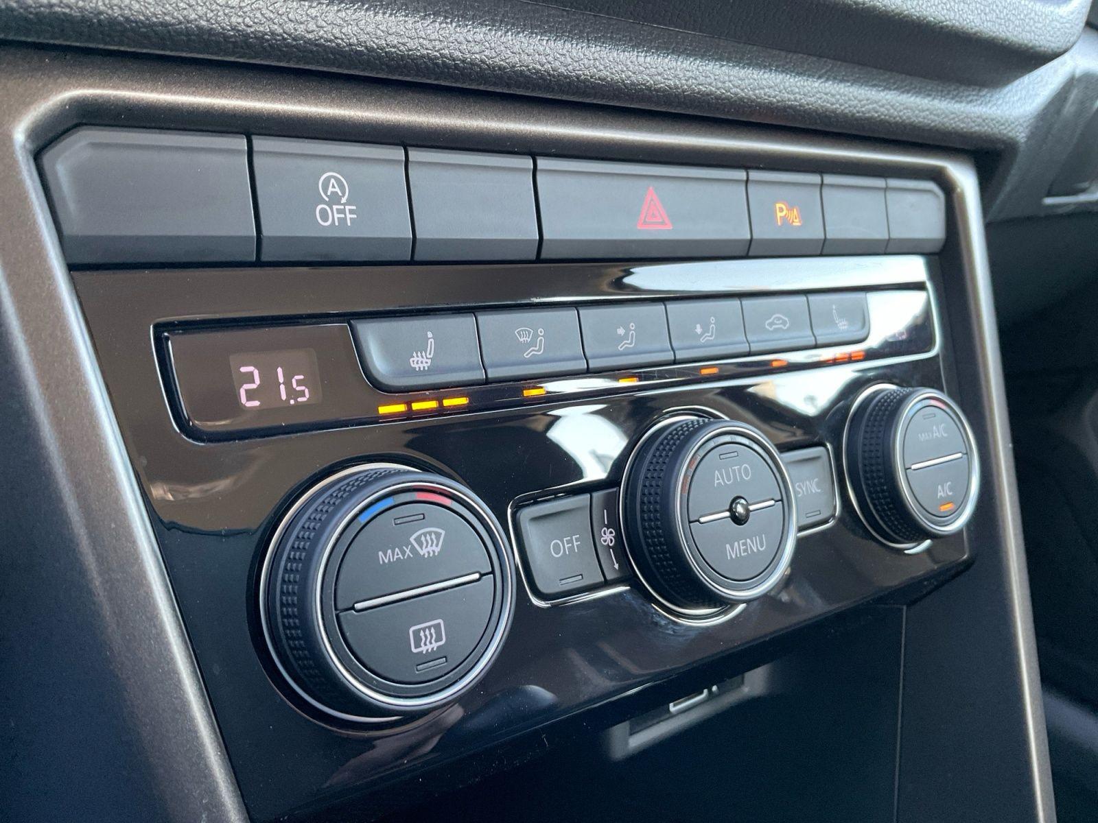 Volkswagen T-Roc 1.0 TSI Style KAMERA LED SITZHZG ALLWETTER