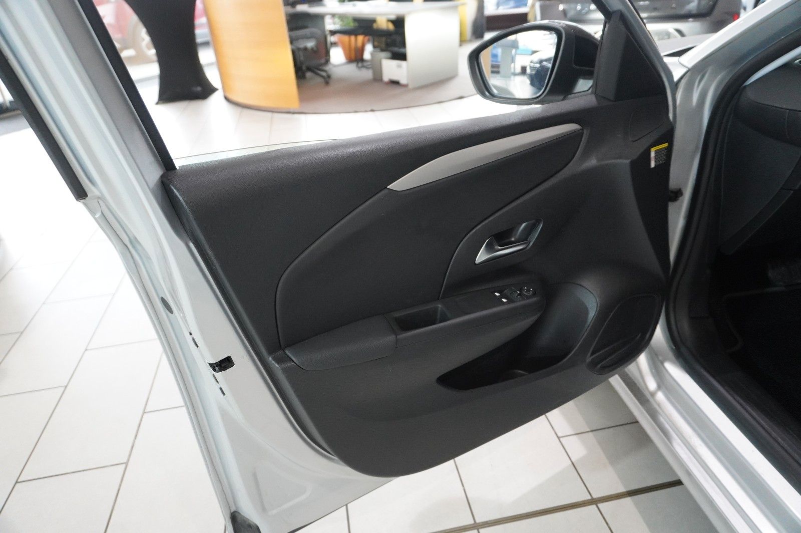 Fahrzeugabbildung Opel Corsa F 1.2T EDITION AT NAVI/LED/SPORT/TEMP/DAB+