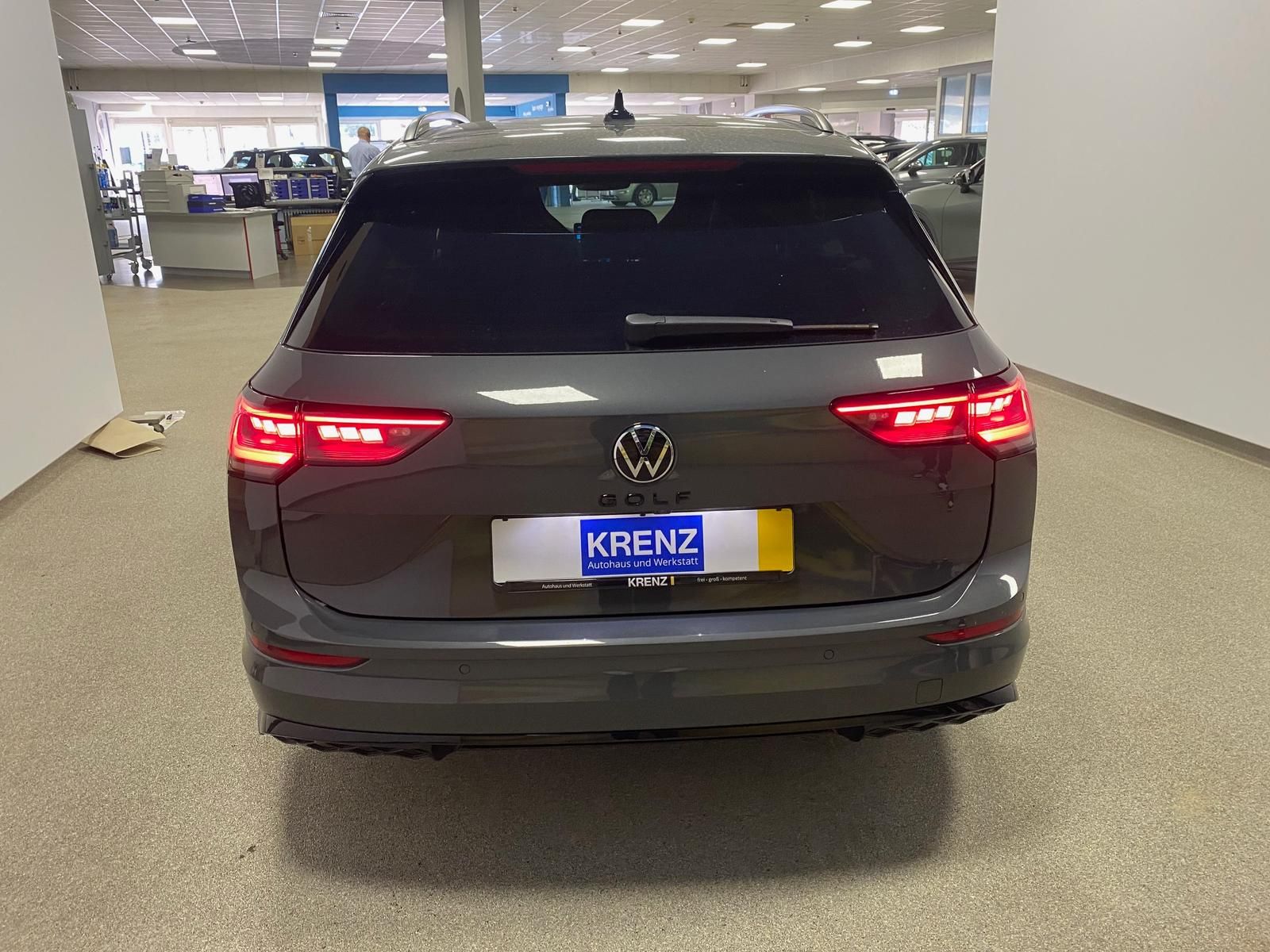 Fahrzeugabbildung Volkswagen Golf Variant1.5 eTSI R-Line Black Style+IQ.LIGHT
