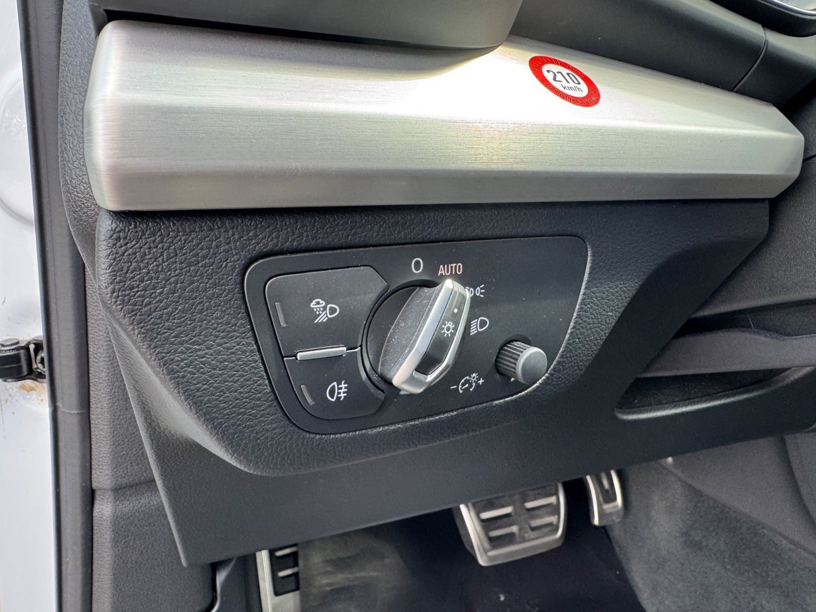 Fahrzeugabbildung Audi Q5 40 TDI quattro S line/LEDER/LED/NAVI/SHZ/ACC/