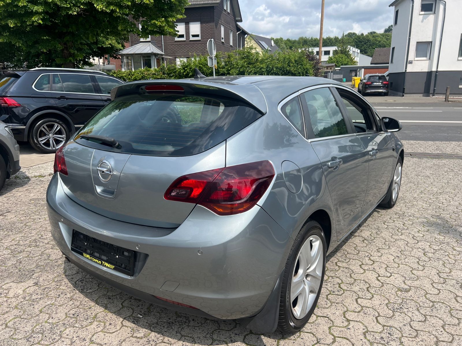 Fahrzeugabbildung Opel Astra J Lim. 5-trg. Innovation