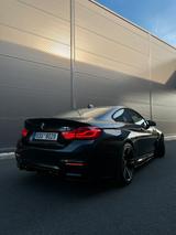 BMW M4 Coupé M4 - BMW M4: Coupe, Beheizbares Lenkrad