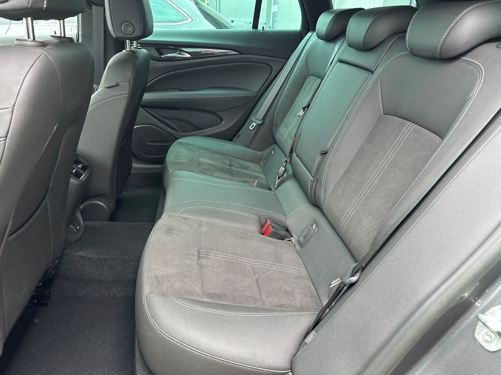 Fahrzeugabbildung Opel Insignia ST 2.0 D Ultimate AT NAV+LED+ACC+KAMERA