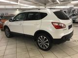 Nissan Qashqai 1.6i Automatik°Rückfahrkam°Panoram 48Tkm - Nissan Qashqai mit Benzin-Antrieb: Leder, Navigationssystem, Geländewagen, 1.6
