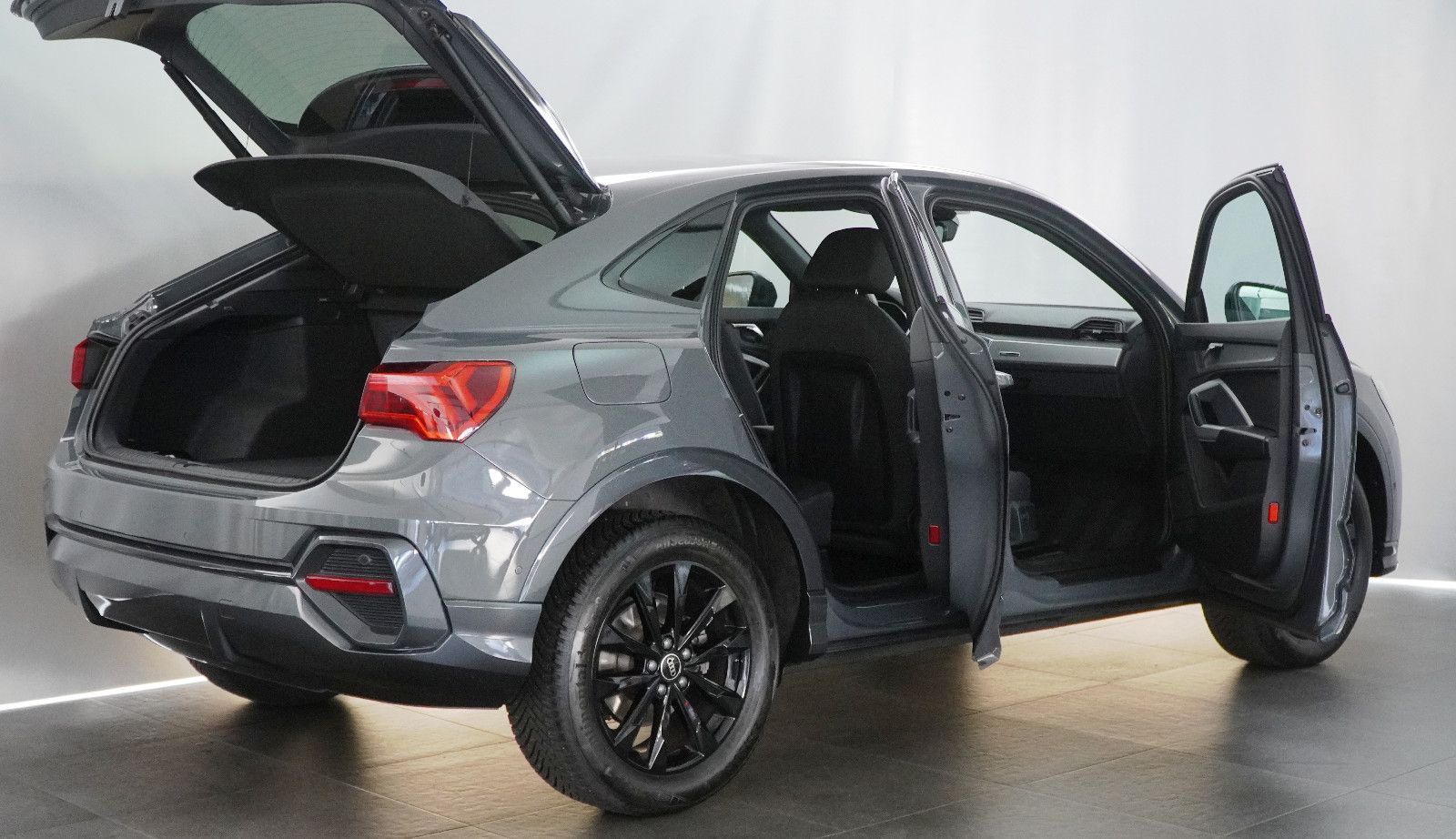 Audi Q3 Sportback Nanograu mit Optik-Paket S Line foto 6