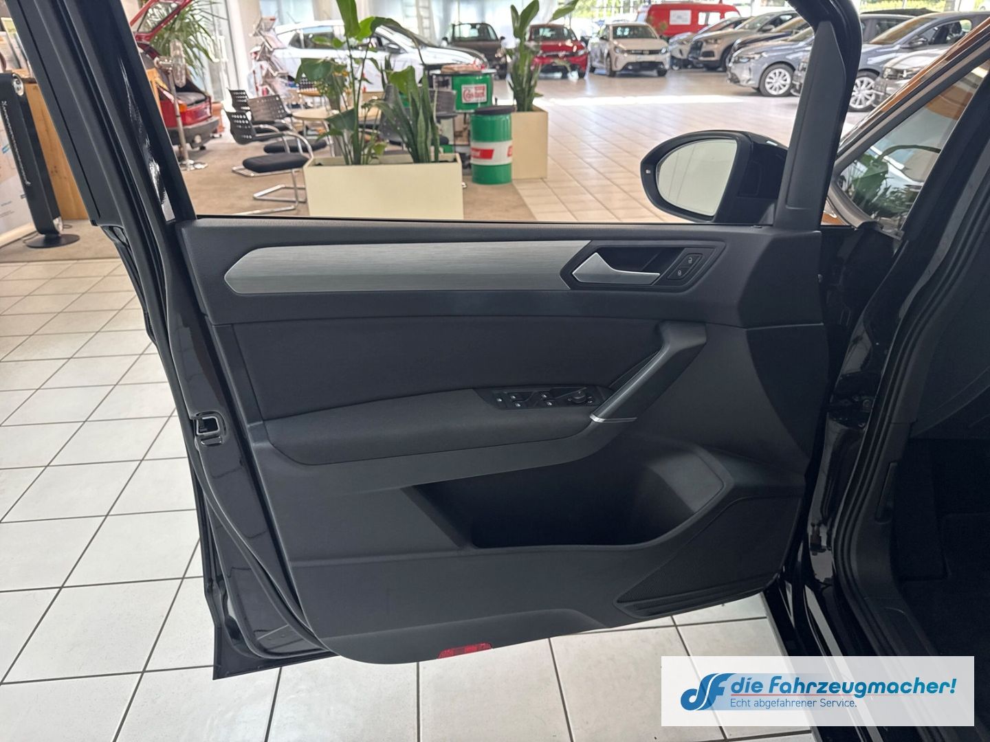 Fahrzeugabbildung Volkswagen Touran Comfortline 7.Si. AHK-klap.150PS Navi Dig
